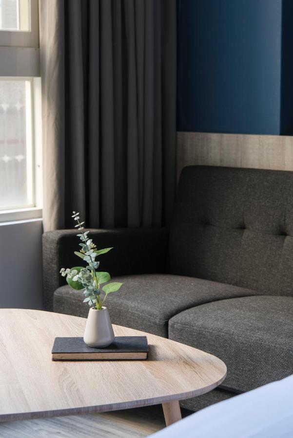 Sparrow Hotel Тайджун Екстериор снимка