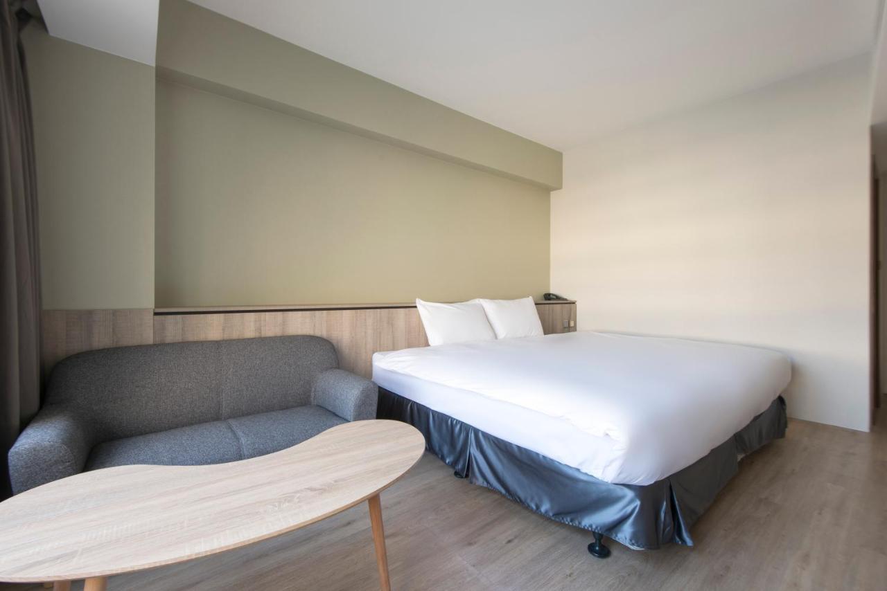 Sparrow Hotel Тайджун Екстериор снимка