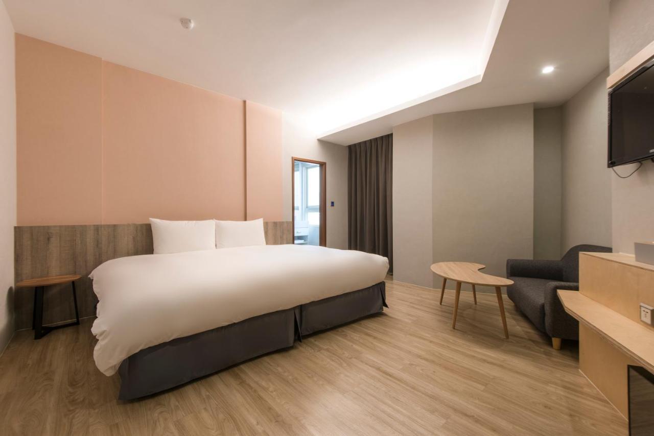 Sparrow Hotel Тайджун Екстериор снимка