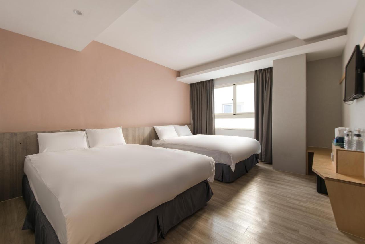 Sparrow Hotel Тайджун Екстериор снимка